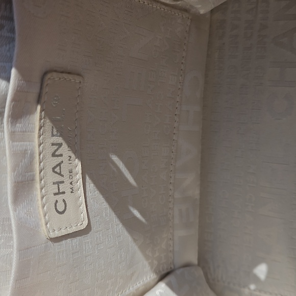 CHANEL Reissue Pink Caviar Leather Silver Turnlock Chain Crossbody Bag - Picture 7 of 10